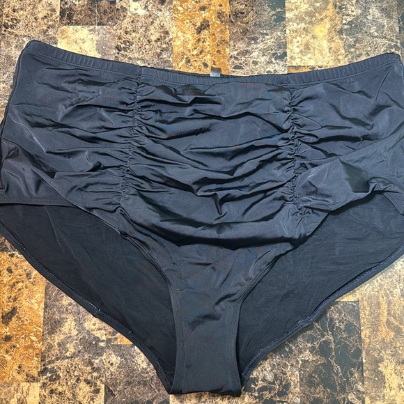 Torrid 4 High Rise Ruched Swim Bottom black - Picture 5 of 10